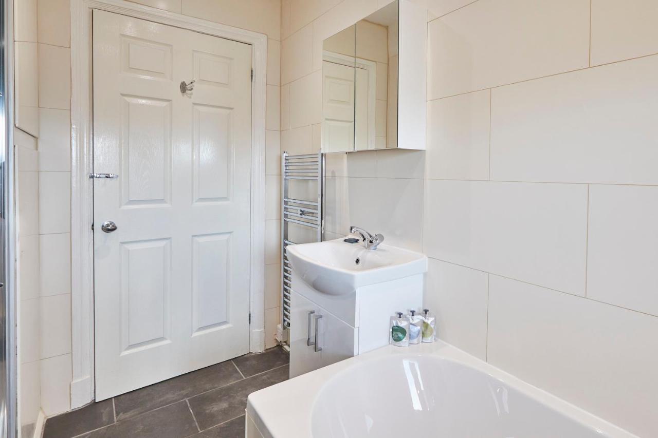 Host & Stay - The Garret Suite Whitby Esterno foto